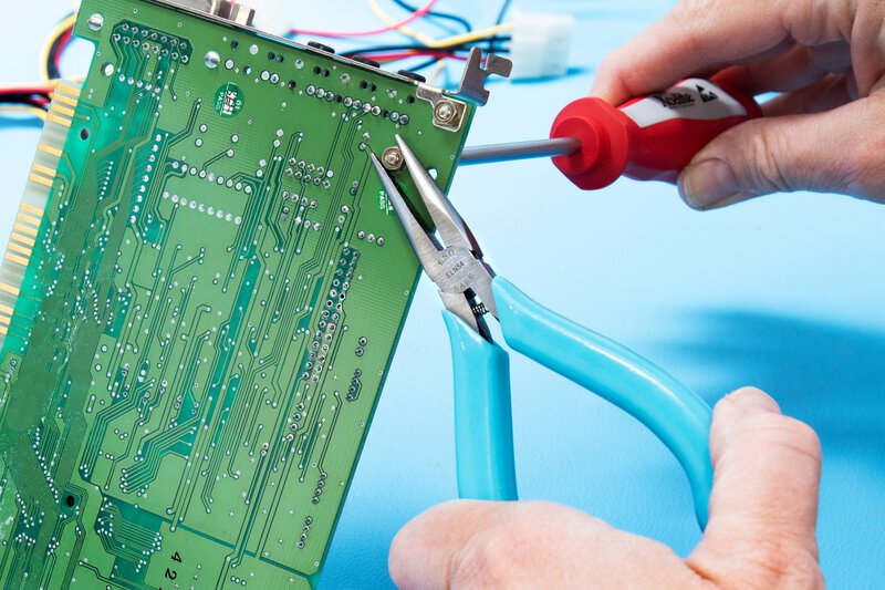 Weller Xcelite 6-1/2" ESD-sichere gezahnte Backen Dünne Lang -Spitzzange #5